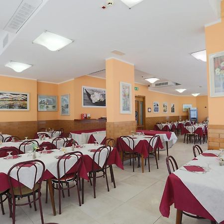 Hotel Milena Rimini Buitenkant foto